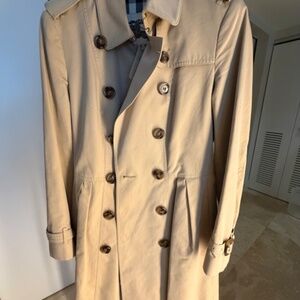 Burberry Kensington Trench coat